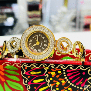 Elegant Crystal-Studded Gold Designer Watch ✨ – Glamorous Round Dial with Decorative Strap