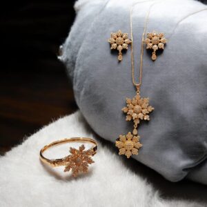 🌟 Sparkling Snowflake Elegance: Gold-Plated Zircon Jewelry Set (Necklace, Earrings & Bracelet) ❄️
