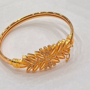 Golden Bloom Designer Bangle – Elegant Floral Carving 🌸🟡