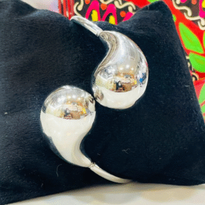 Modern Sculpted Silver Cuff Bracelet ✨ – Abstract Open Design for Statement Style