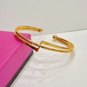 Elegant Twist Open Gold Bracelet – Modern Minimalist Cuff 💫✨